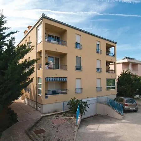 Ana Znjan Free Parking Split